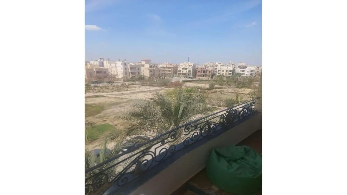 فيلا فاخرة مع حديقة ومسبح خاص للبيع