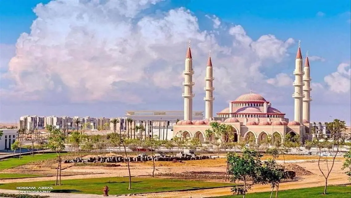 فيلا فاخرة للبيع مع مسبح خاص وحديقة