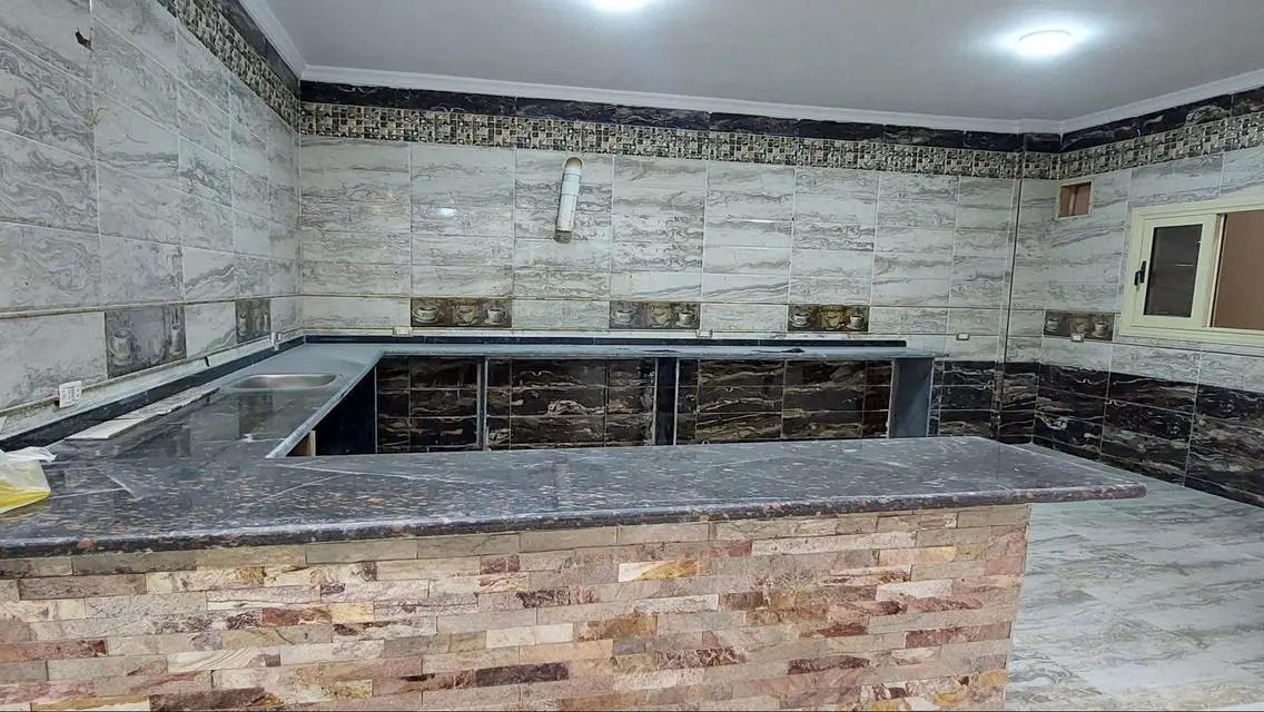 فيلا فاخرة مع حديقة ومسبح خاص في موقع متميز