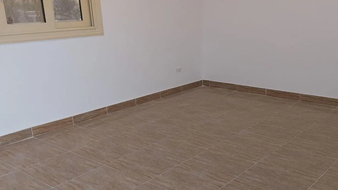 فيلا فاخرة مع حديقة ومسبح خاص في موقع متميز