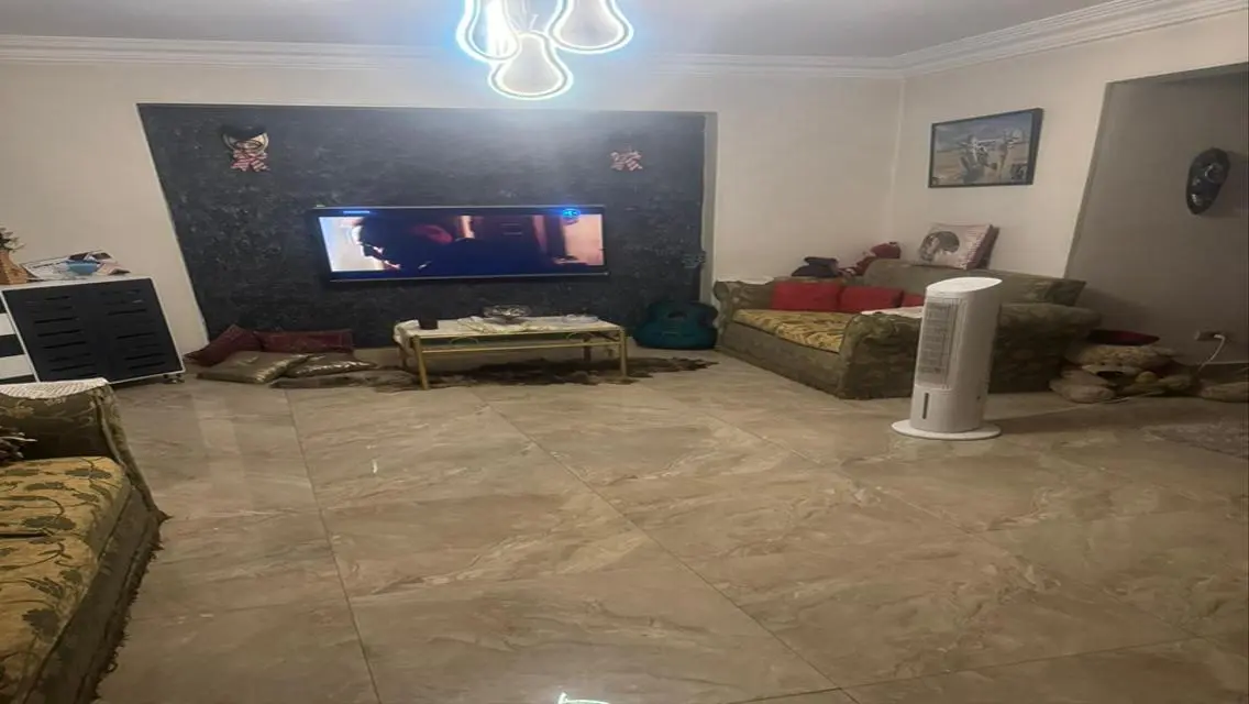 شقة رائعة للإيجار بشرفة