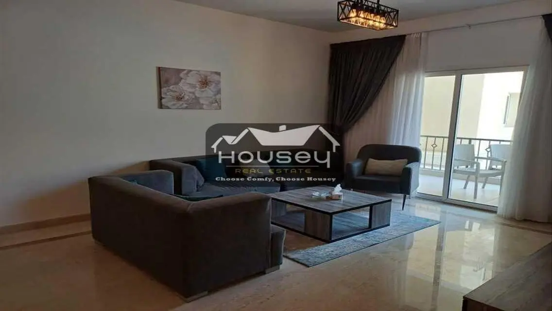 Comfortable 2 Bedroom Home on Boulevard with Lake View