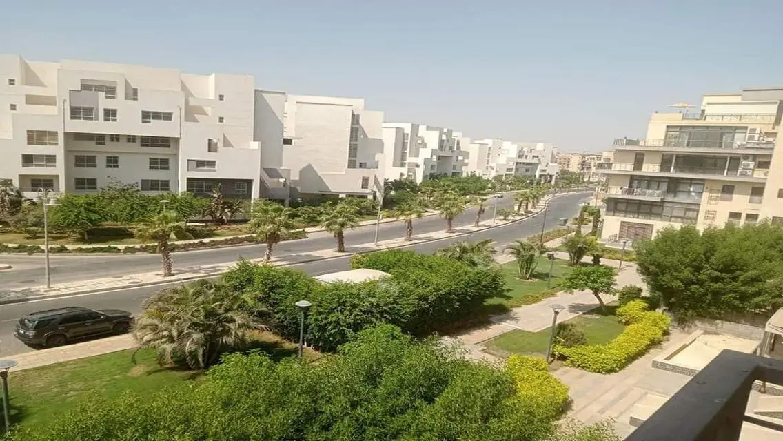 شقة فاخرة مع إطلالة مميزة في بلكونة جديدة