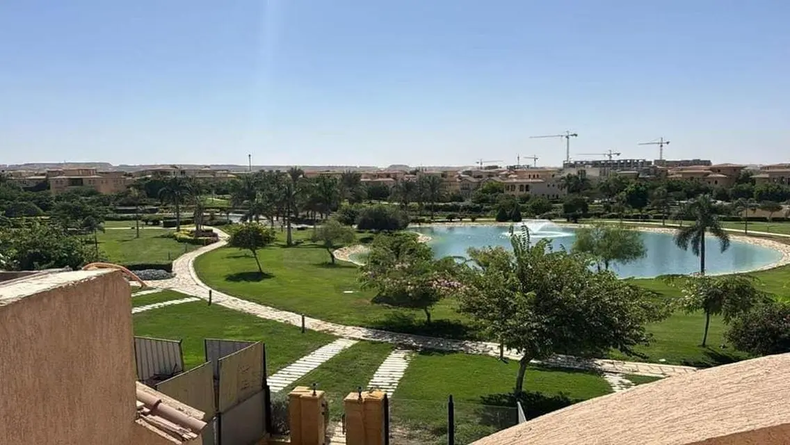شقة فاخرة مع إطلالة مميزة في بلكونة جديدة