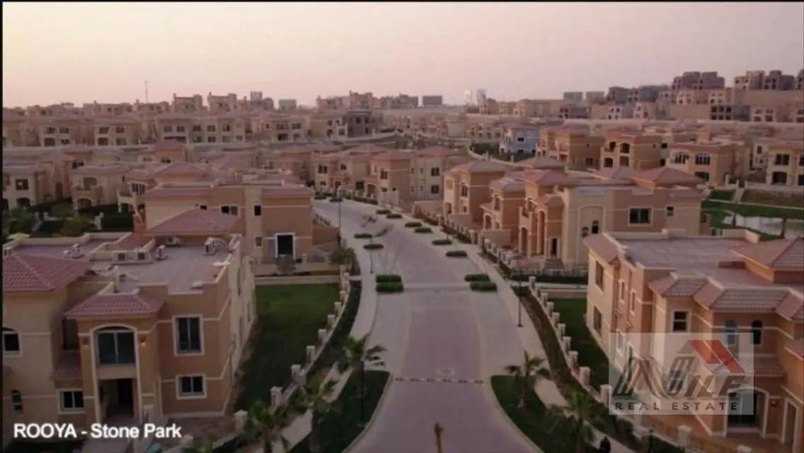 فيلا فاخرة للبيع بإطلالة على البحيرات
