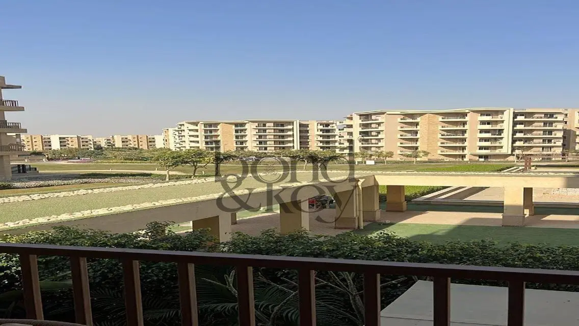 شقة رائعة للبيع بمساحة كبيرة