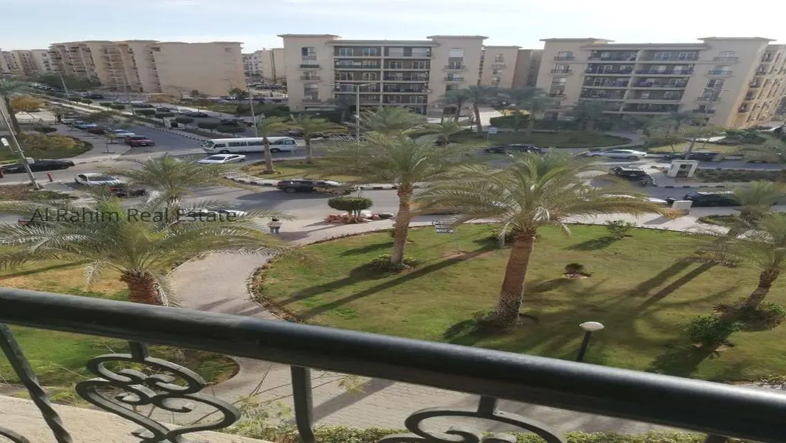 شقة رائعة بمساحة واسعة مع شرفة وإطلالة مميزة