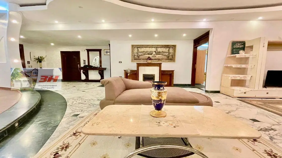 شقة راقية للبيع بمساحة شاسعة 300 متر