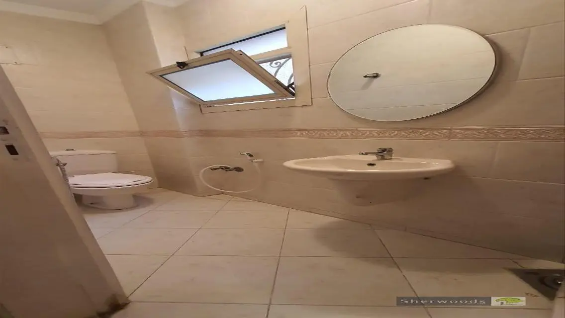 فاخرة للبيع في موقع مميز