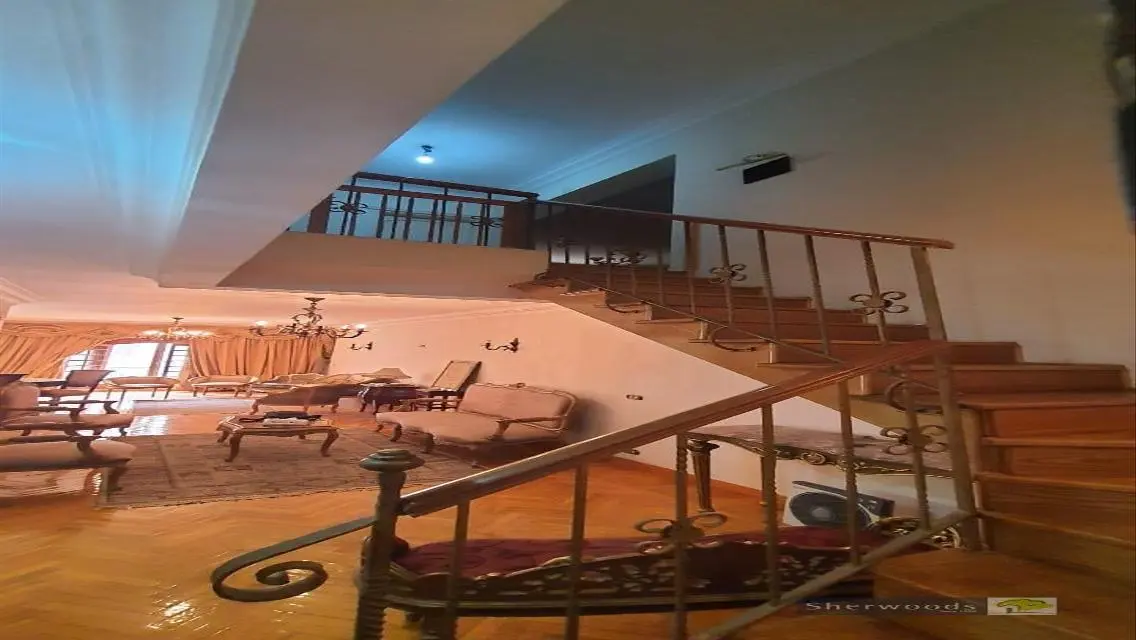 فاخرة للبيع في موقع مميز
