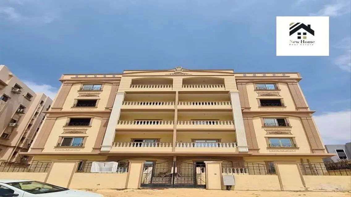 فيلا فاخرة للبيع بمساحة واسعة ومرافق مميزة