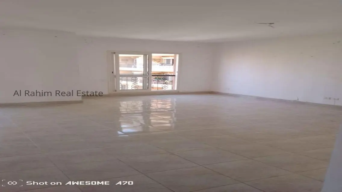 Spacious Apartment with Stunning View on a Major Landmark