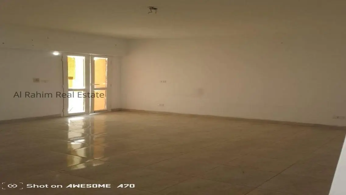 Spacious Apartment with Stunning View on a Major Landmark
