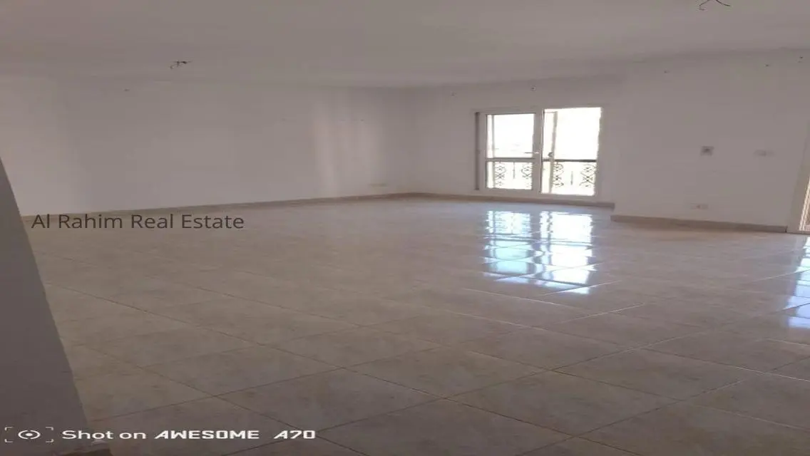 Spacious Apartment with Stunning View on a Major Landmark