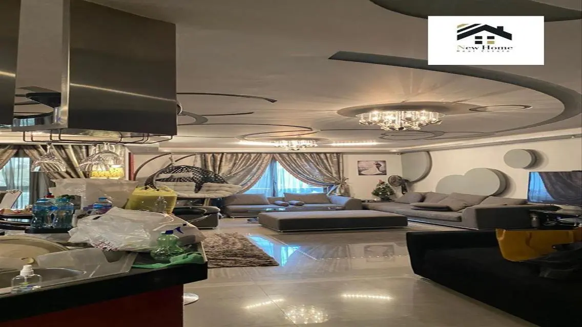 فيلا فاخرة للبيع بمساحة شاسعة ووسائل راحة مدهشة