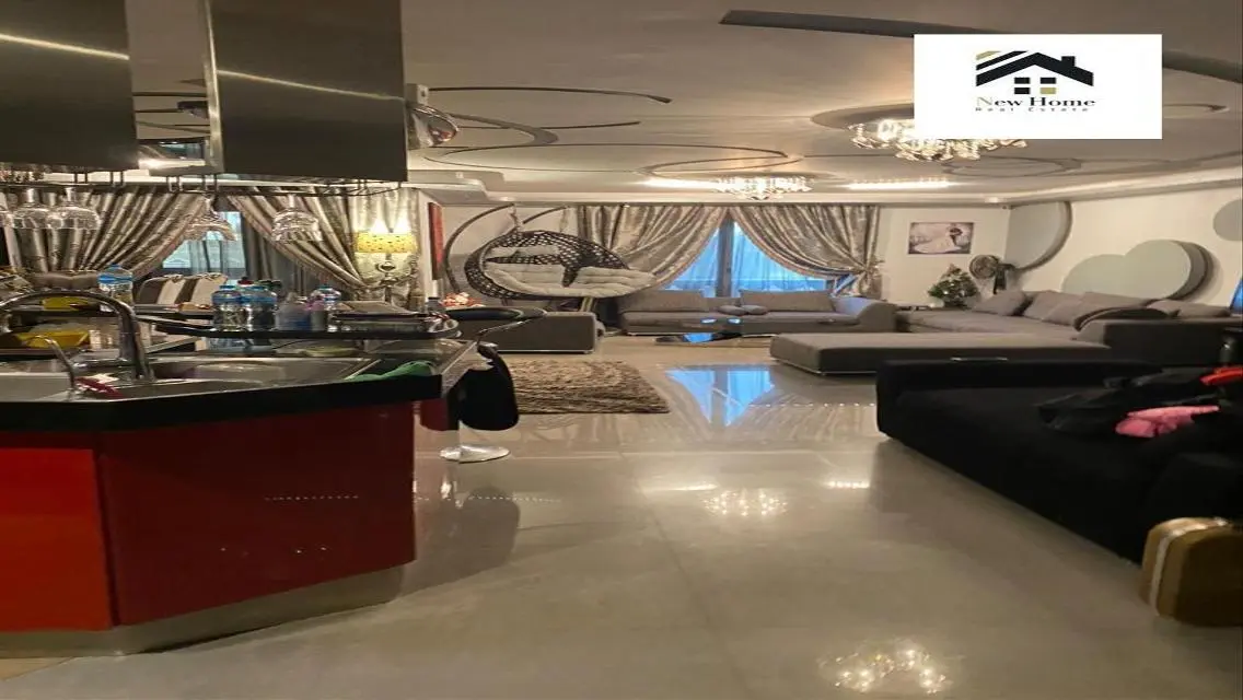 فيلا فاخرة للبيع بمساحة شاسعة ووسائل راحة مدهشة