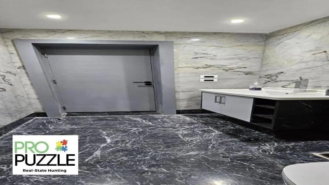 Standalone Villa for Rent in Hyde Park