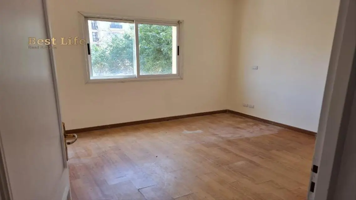 Luxury Apartment with Private Garden and Shared Gym