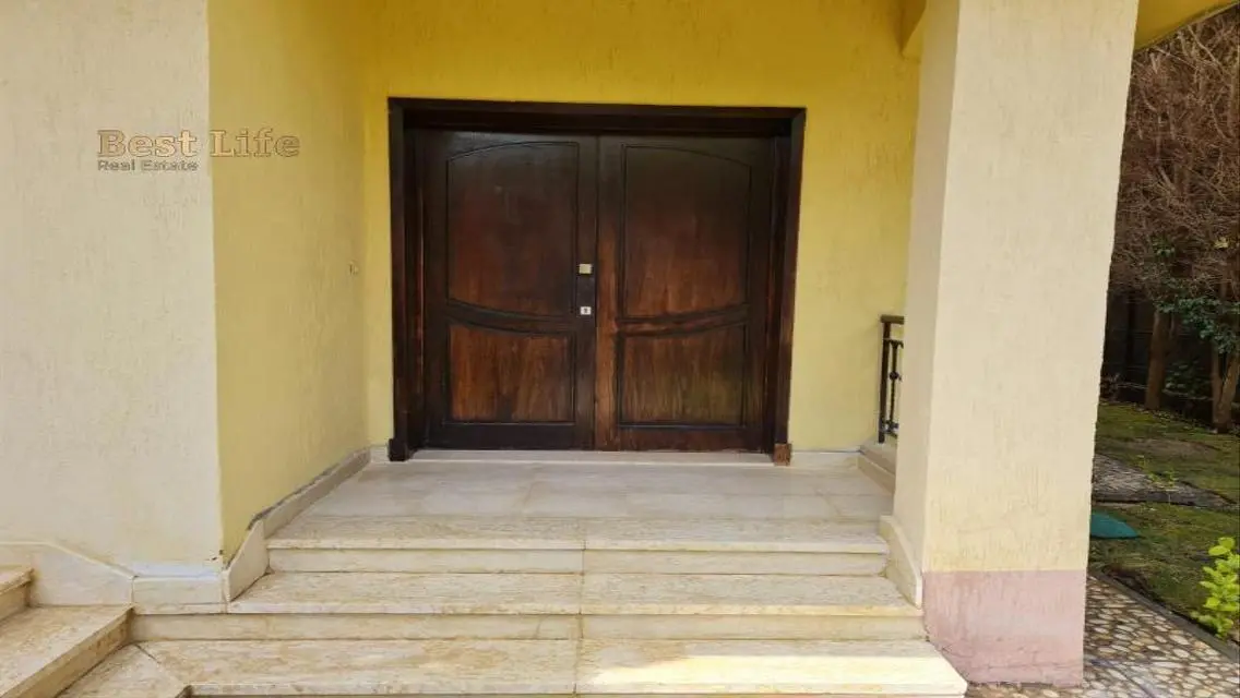 Luxury Apartment with Private Garden and Shared Gym