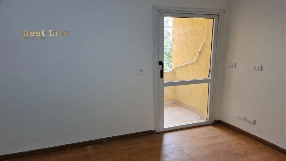 Luxury Apartment with Private Garden and Shared Gym
