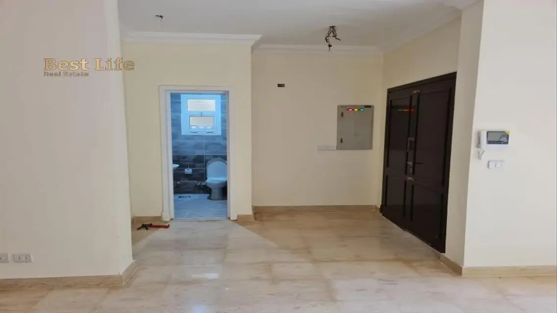 Luxury Apartment with Private Garden and Shared Gym