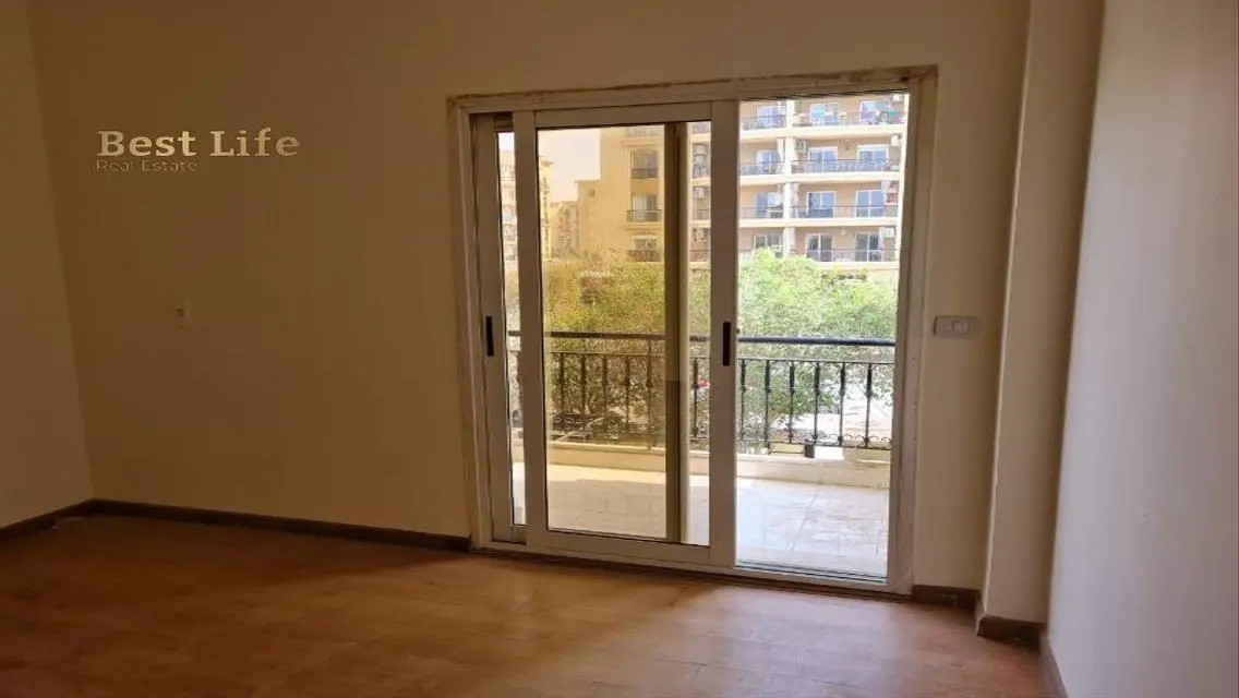 Luxury Apartment with Private Garden and Shared Gym