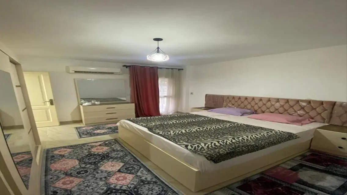 شقة حديثة مع حديقة خاصة ومرافق ممتازة