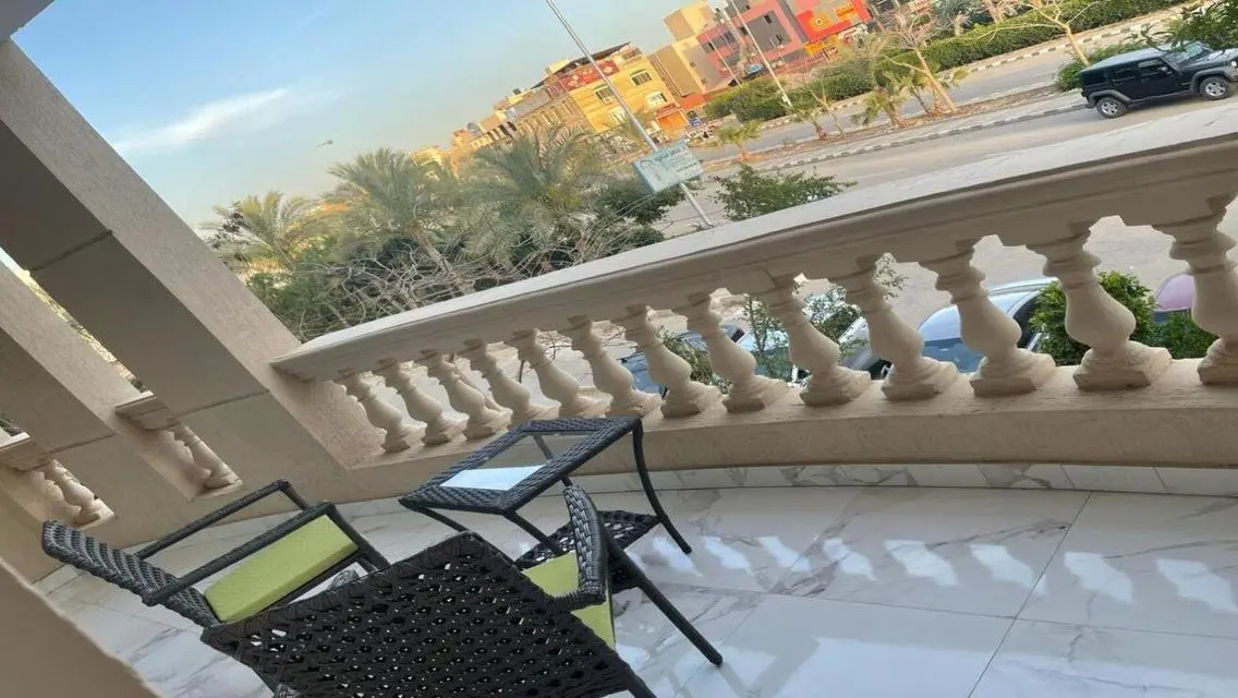 شقة 3 غرف نوم مع مرافق فاخرة للبيع