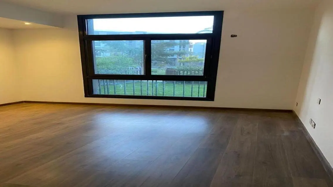 Luxury Home with Stunning Views and Excellent Amenities
