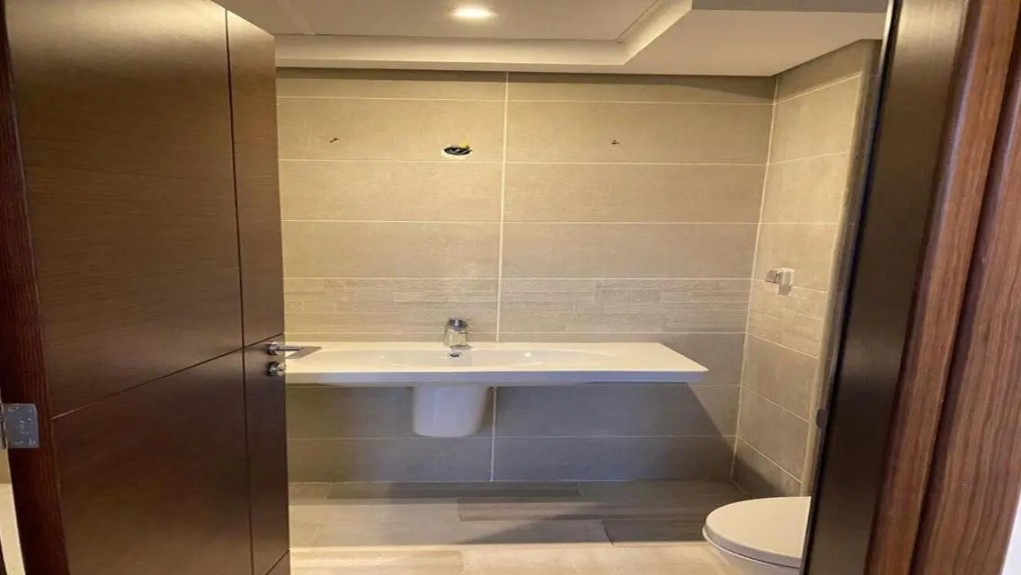 Luxury Home with Stunning Views and Excellent Amenities