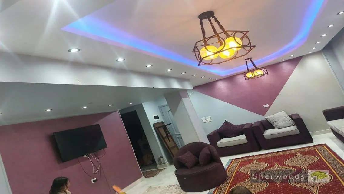 شقة فاخرة بمساحة 300 متر للبيع