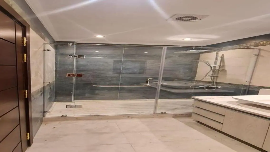 Luxury Apartment with Breathtaking Lake View