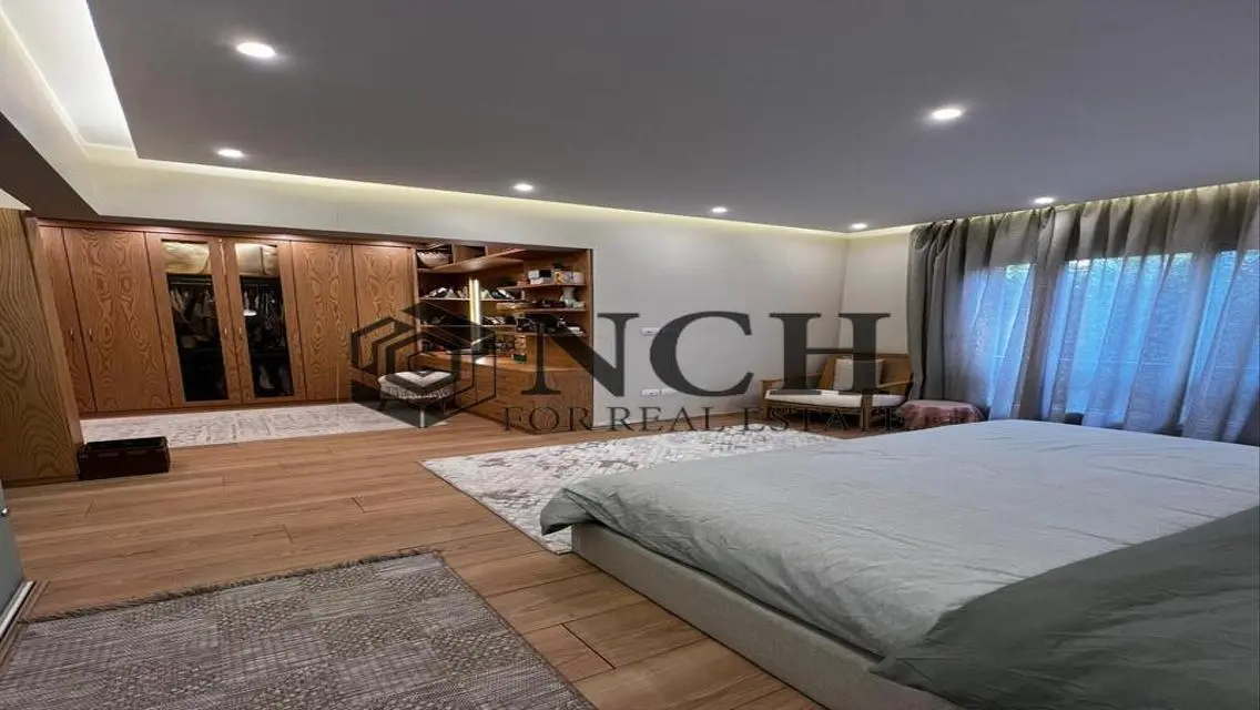 Luxurious Villa for Sale with Spacious Layout and Prime Amenities