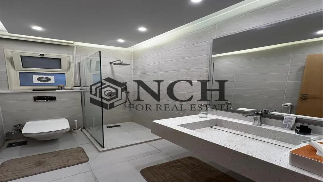 Luxurious Villa for Sale with Spacious Layout and Prime Amenities