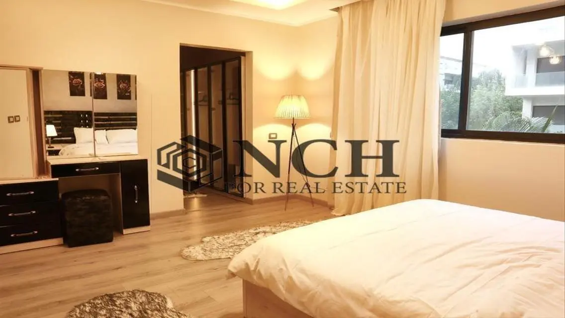 Luxury Lake-view Apartment in Residence 215