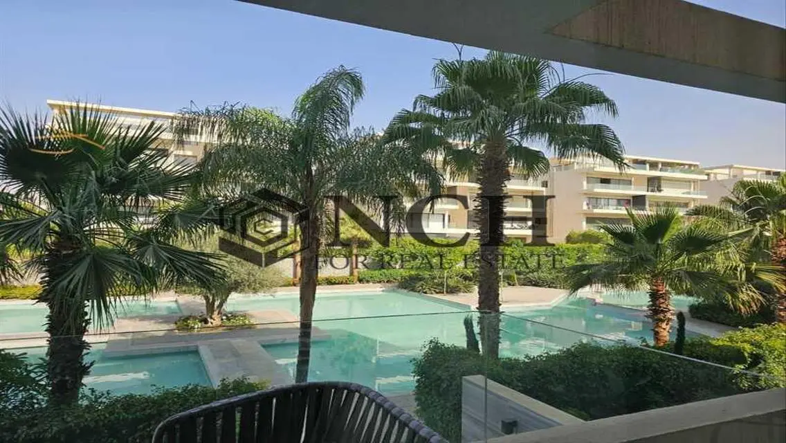 Luxury Lake-view Apartment in Residence 215