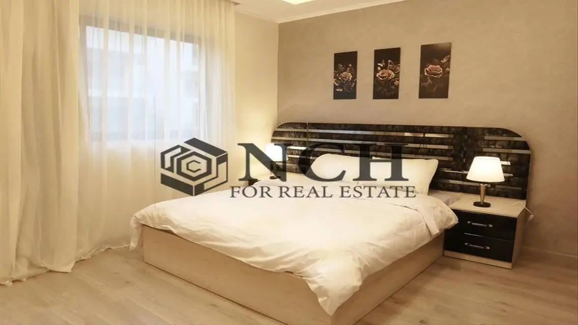 Luxury Lake-view Apartment in Residence 215