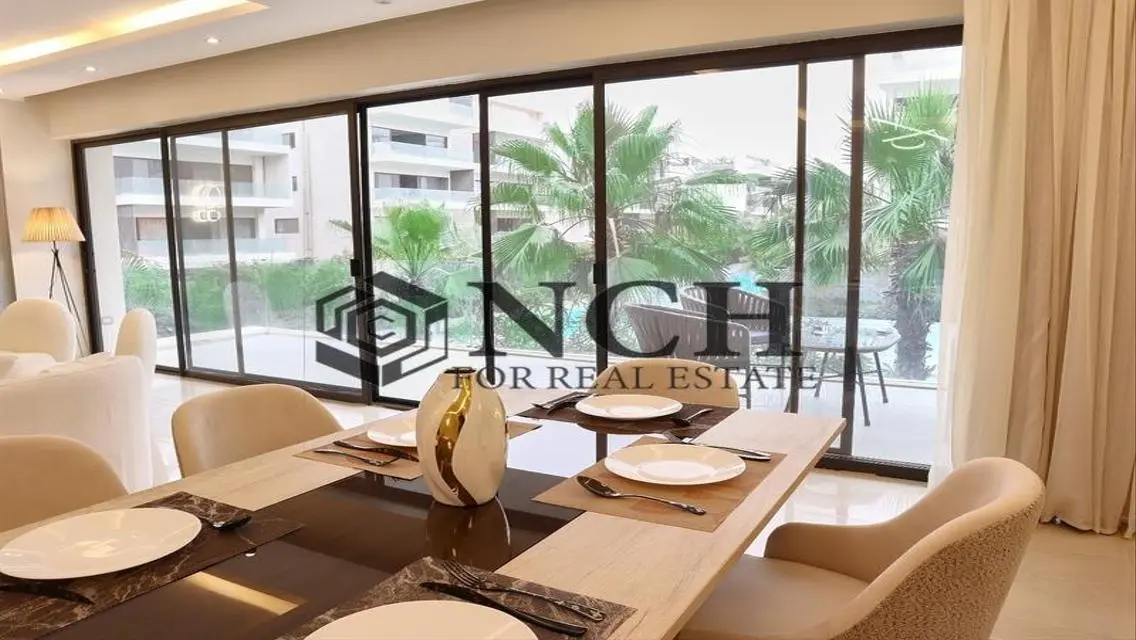 Luxury Lake-view Apartment in Residence 215