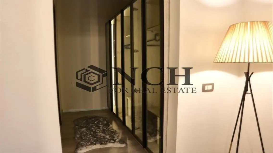 Luxury Lake-view Apartment in Residence 215