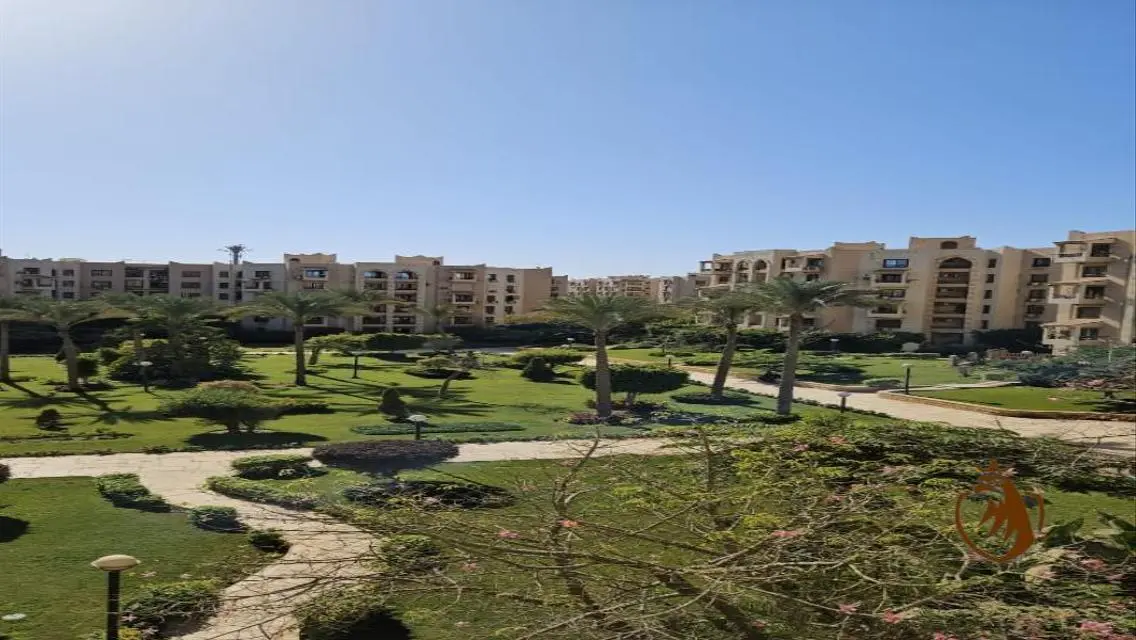 شقة متاحة للبيع بسعر مغري في قلب المدينة