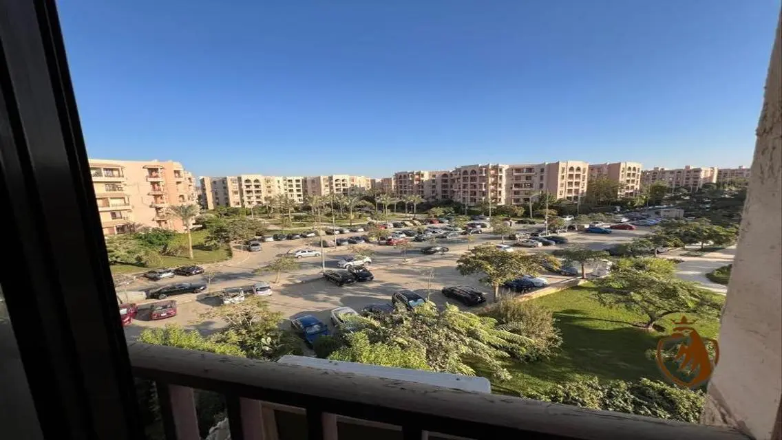 شقة متاحة للبيع بسعر مغري في قلب المدينة