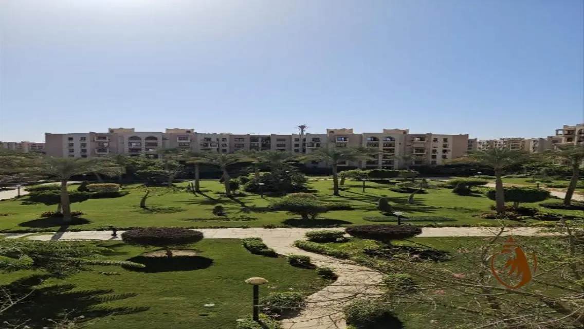 شقة متاحة للبيع بسعر مغري في قلب المدينة