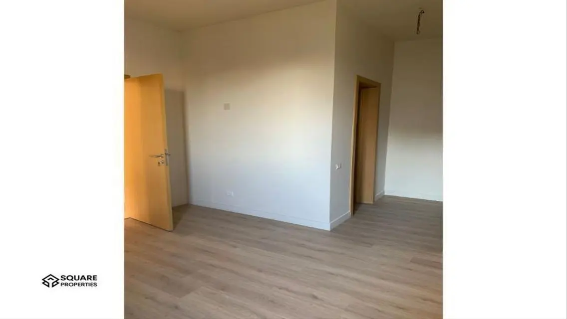 Luxurious Apartment with Spacious Layout and Amenities