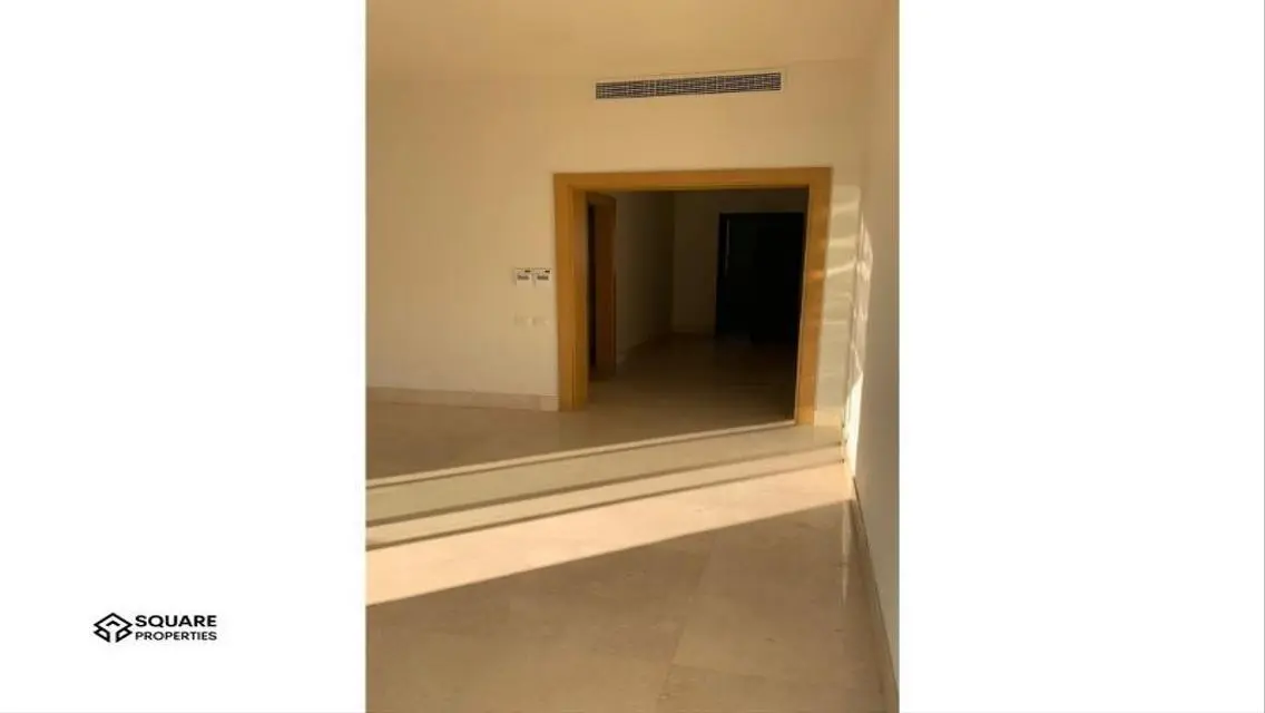 Luxurious Apartment with Spacious Layout and Amenities