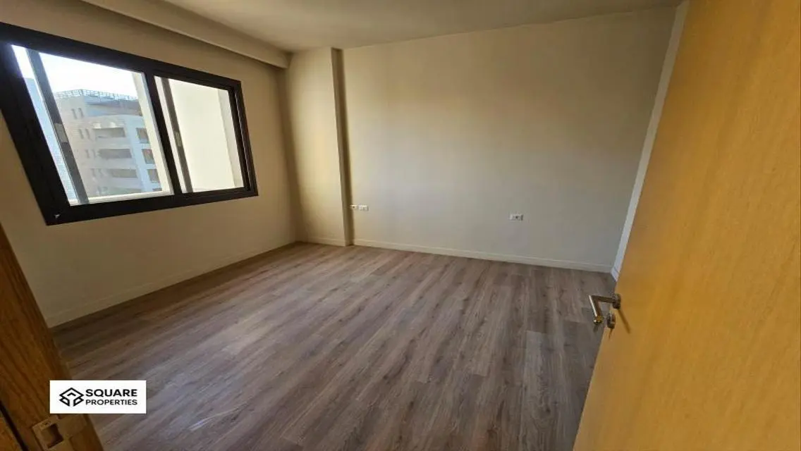 Luxurious Apartment with Spacious Layout and Amenities