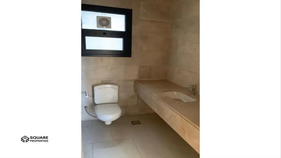 Luxurious Apartment with Spacious Layout and Amenities