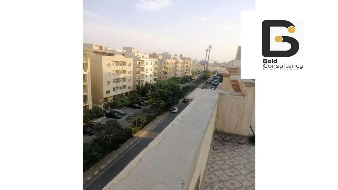 شقة فاخرة مع شرفة وحديقة خاصة