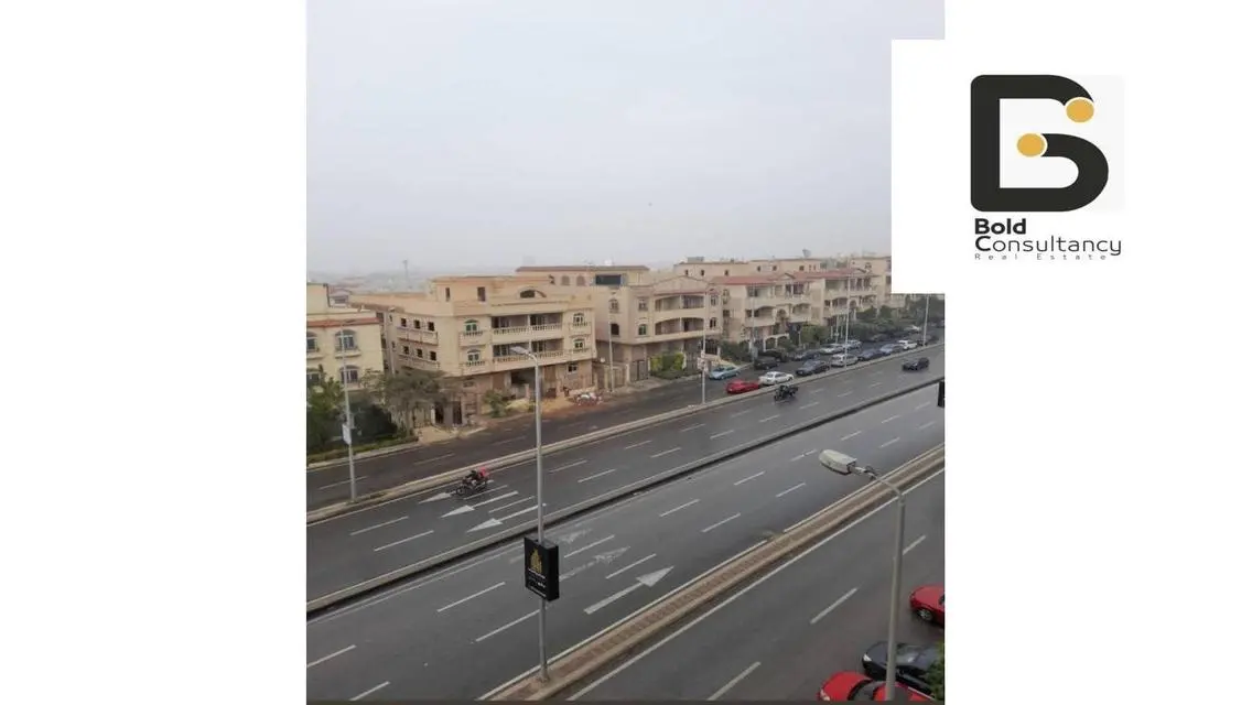 شقة فاخرة مع شرفة وحديقة خاصة