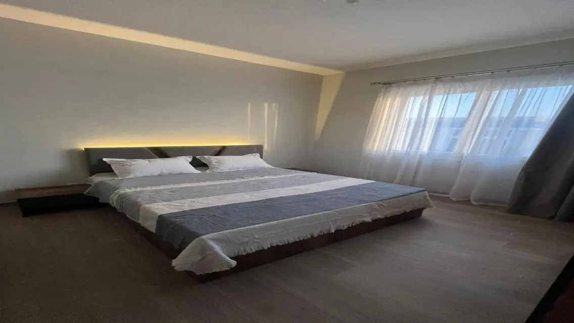 Luxury Villa for Rent by the Lakes