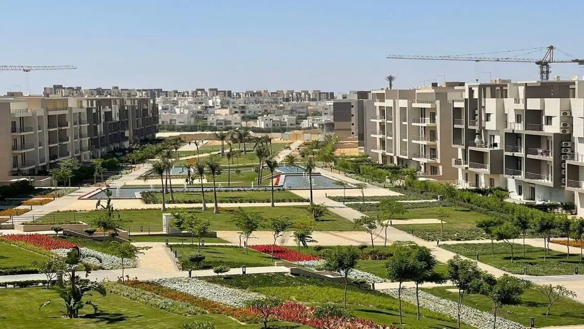 شقة فاخرة بمساحة 126 متر - تطل على بحيرة بأفضل المميزات